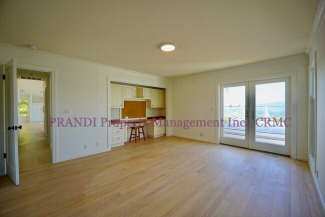 Building Photo - 3 Bartel Ct