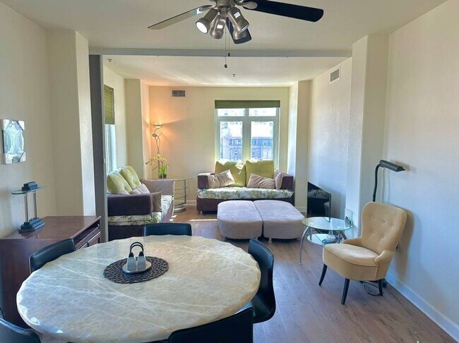 Building Photo - Turn Key Furnished 1 BR, 1 BA with Secure ...