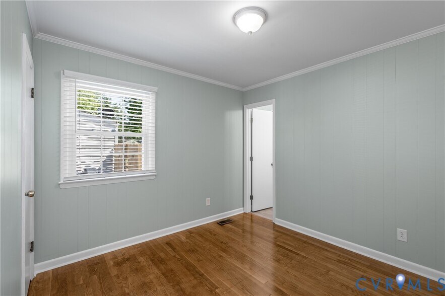 Building Photo - 552 S 22nd Ave