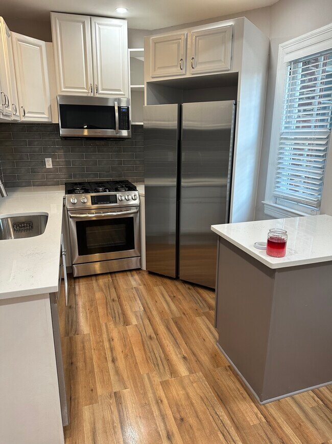 Kitchen - 235 Emerson St NW