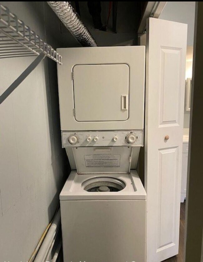 Building Photo - 345 S Front St