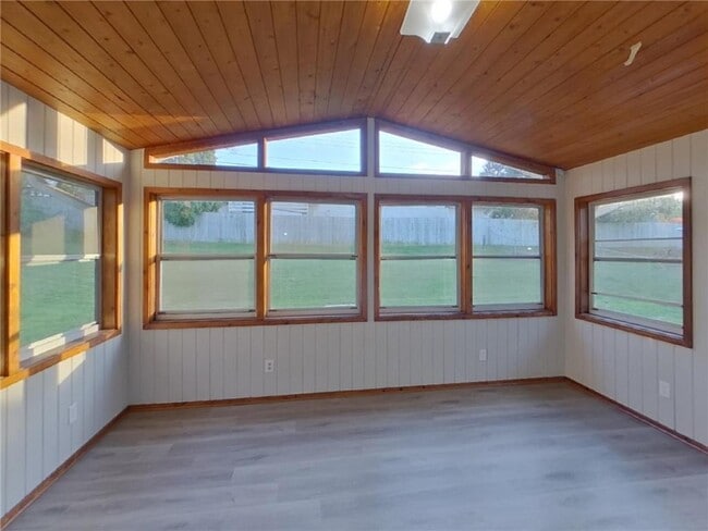 Building Photo - 3760 75th St E