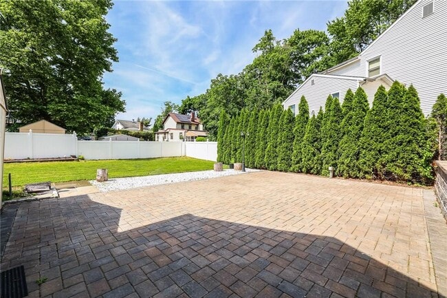 Building Photo - 86 Parkway Cir