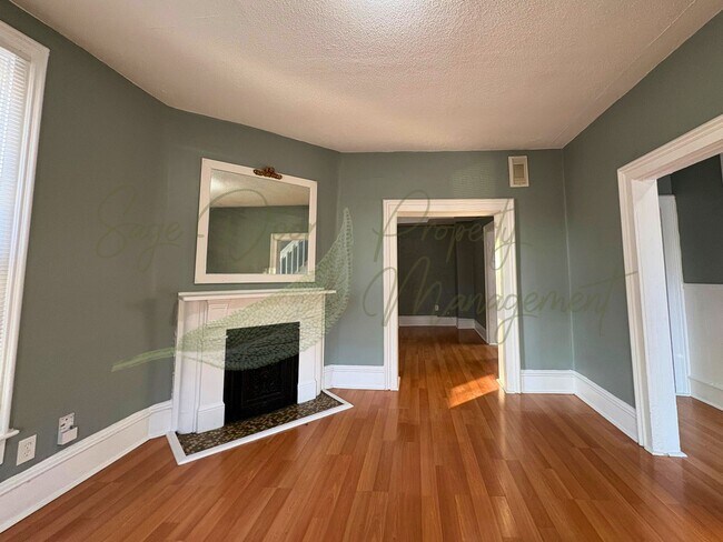 Building Photo - AVAILABLE NOW!!!!!