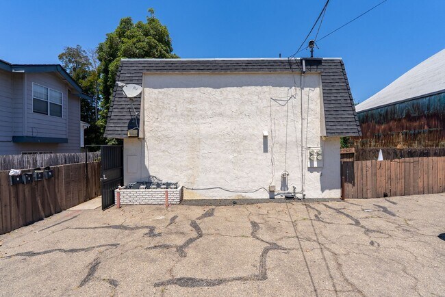 Building Photo - 350 Pismo St