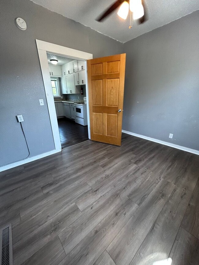 Building Photo - 1701 Onalaska Ave