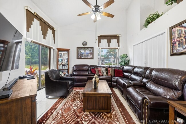 Building Photo - 10933 Stafford Cir S