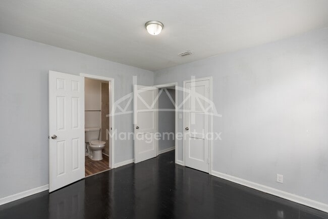 Building Photo - 2325 Westbrook Cir N