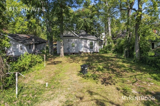 Building Photo - "Charming 3-Bed, 2-Bath Home in Bessemer –...