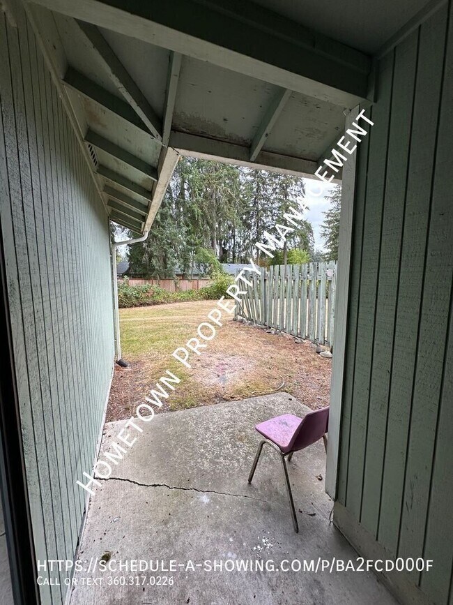 Building Photo - 2 Bedroom 2 Bath Duplex with Garage in Lac...