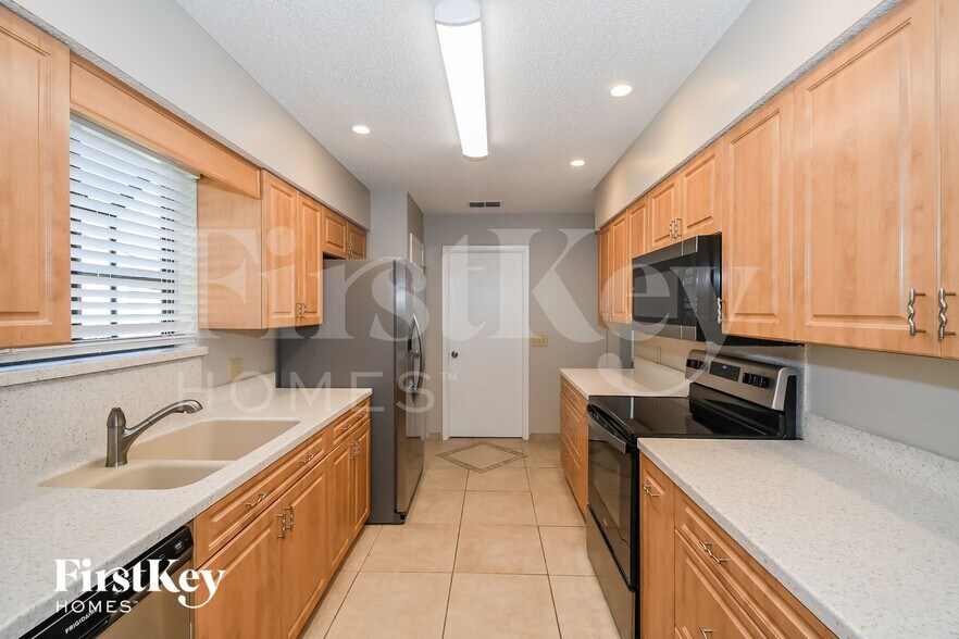 Building Photo - 10857 Knottingby Dr