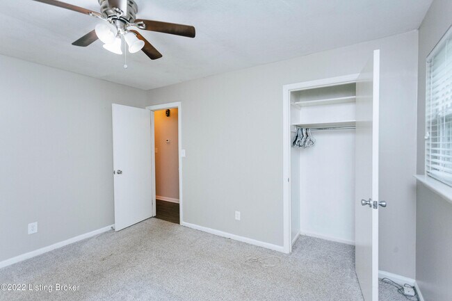 Building Photo - 2421 Woodmont Dr