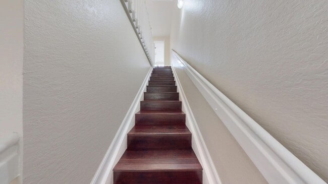 Building Photo - 690 Amador Ln