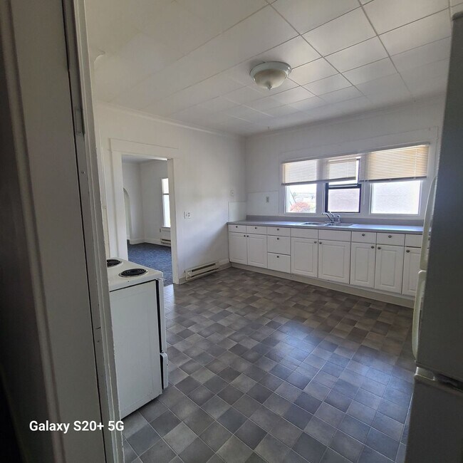 Building Photo - 626