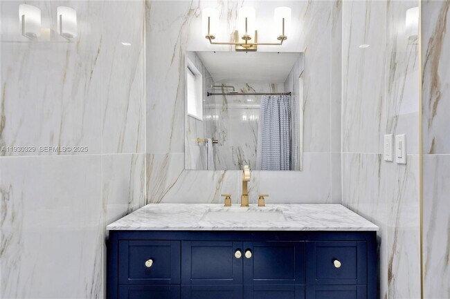 Building Photo - 2217 NW 4th Ave