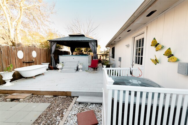 Building Photo - 18306 Campbellford Dr