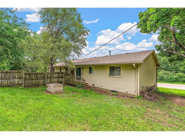 Building Photo - 964 McKnight Rd S