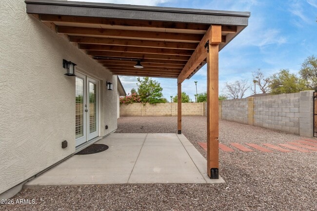 Building Photo - 1628 E Del Rio Dr