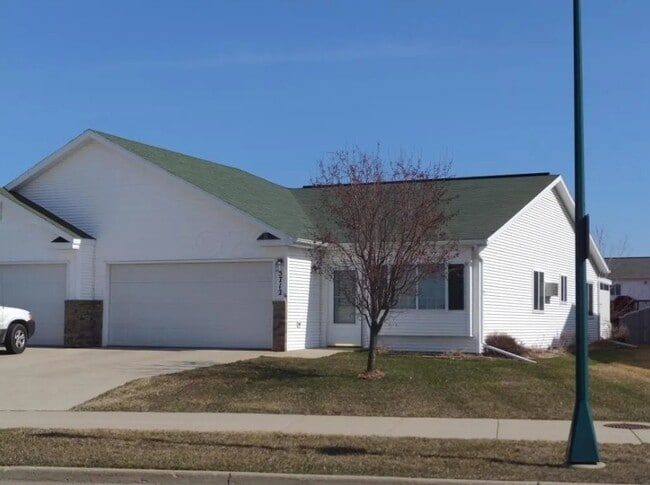 Building Photo - APPLICATIONS PENDING