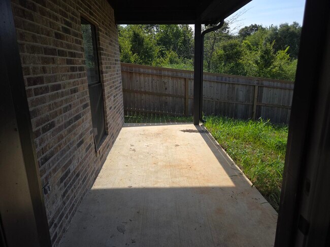 Building Photo - 409 S Steen Dr