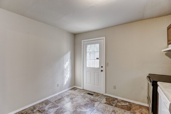 Building Photo - 4 Bedroom,2.5 Bath and 2 Car Garage Duplex with Fireplace and Prime Location Near Lake Hefner