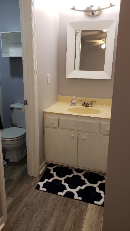 Building Photo - 556 Brookside Ct