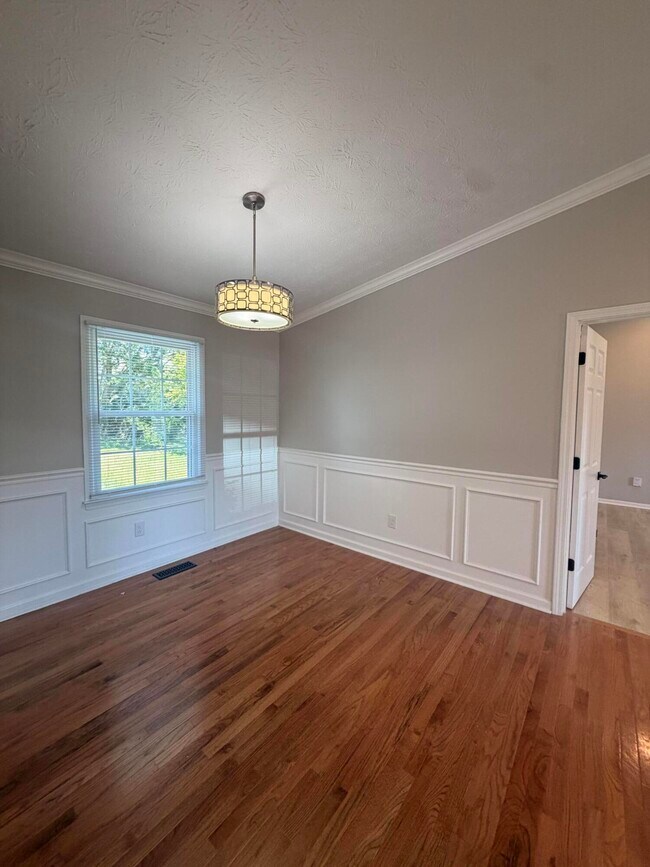 Building Photo - 407 Quail Run Rd