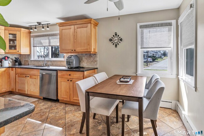 Building Photo - 150 Stiles St