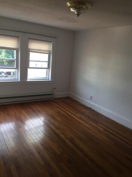 Primary Photo - 130 Nichols Ave