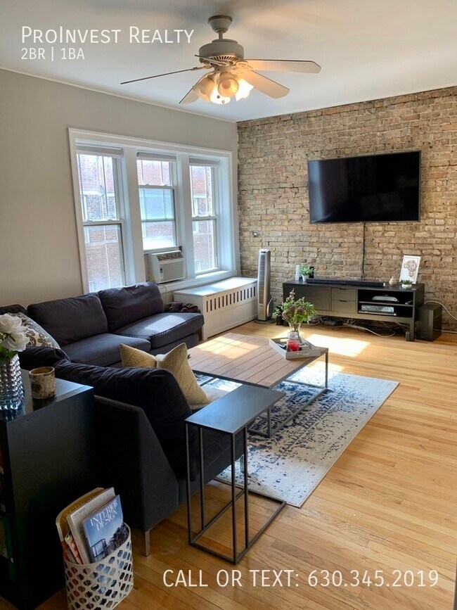 Building Photo - 543 W Addison St