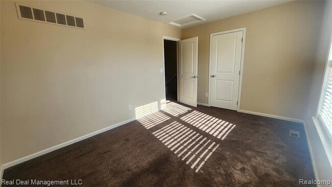 Building Photo - 6146 Lone Oak Cir