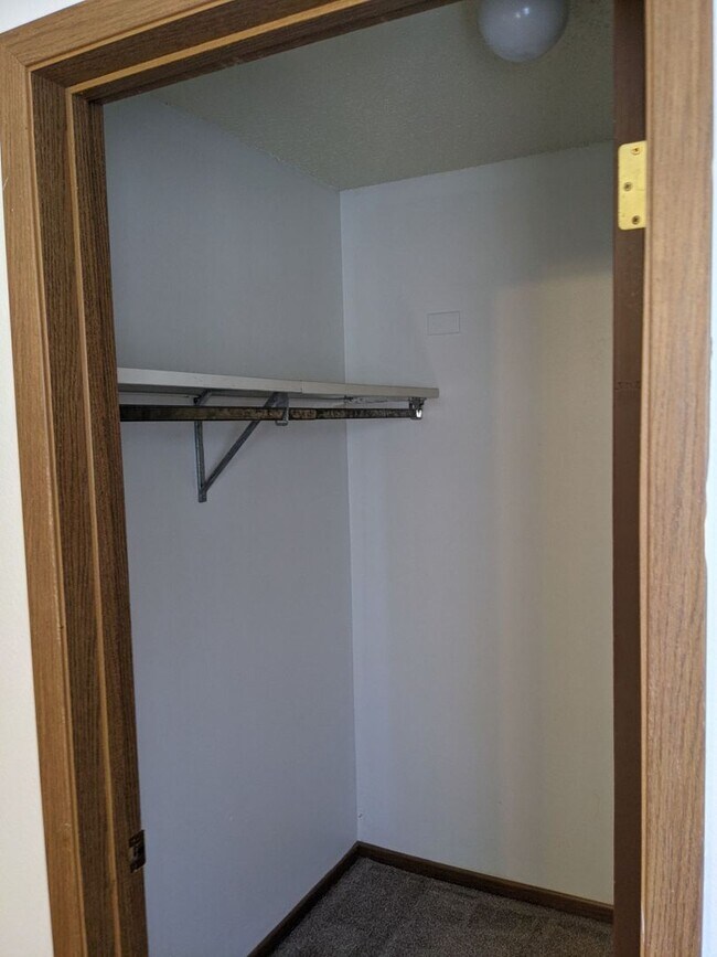 Building Photo - Quiet apartment along Westwinds