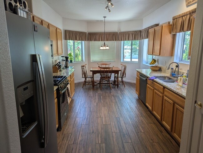Building Photo - COMING SOON in August! Furnished Townhome in Boulder Pointe with All Utilities included - 3 bedro...