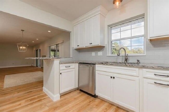 Building Photo - 901 Mariana Pl