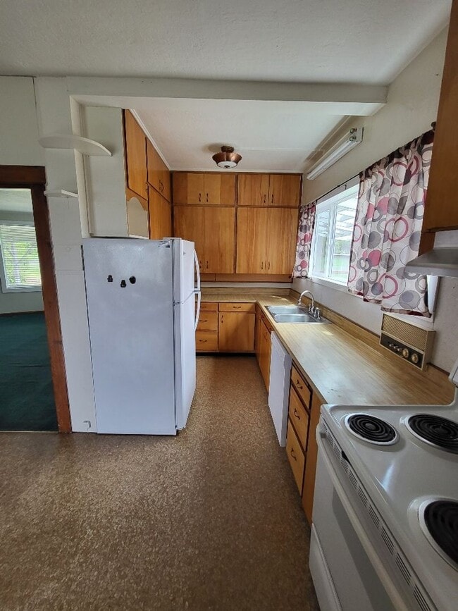 Building Photo - STATUS: *PENDING APPLICATION*| R98C | $2095.00