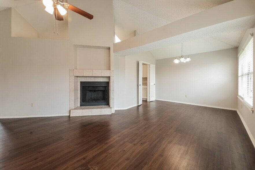 Building Photo - 3702 Knights Bridge Dr