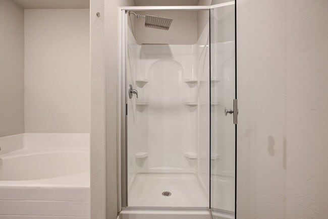 Building Photo - $500 Off the First Full Months Rent!!