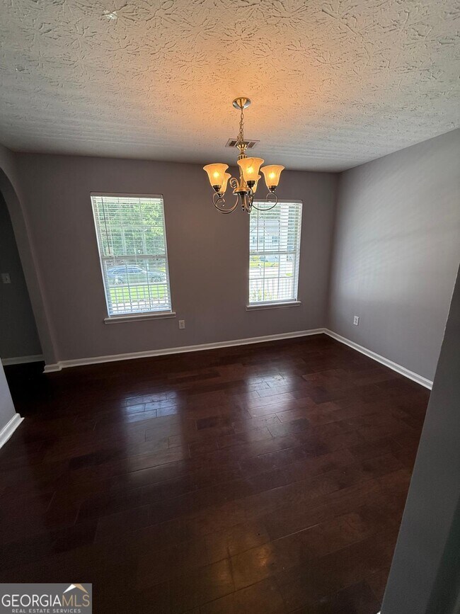 Building Photo - 3123 Rockview Dr