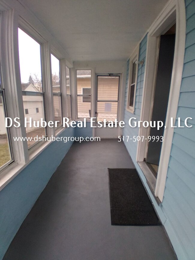 Building Photo - 2 bedroom home in North Lansing available ...