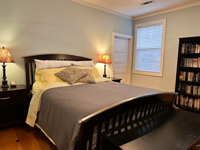 Building Photo - "Charming 4-Bedroom Retreat near beach acc...