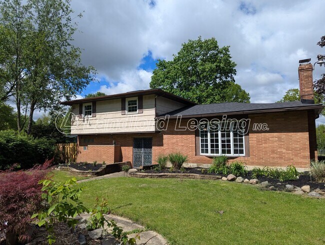Primary Photo - Spacious Split-Level Home in Columbia Stat...