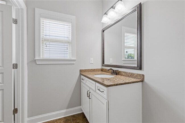 Building Photo - 5440 Northview Lake