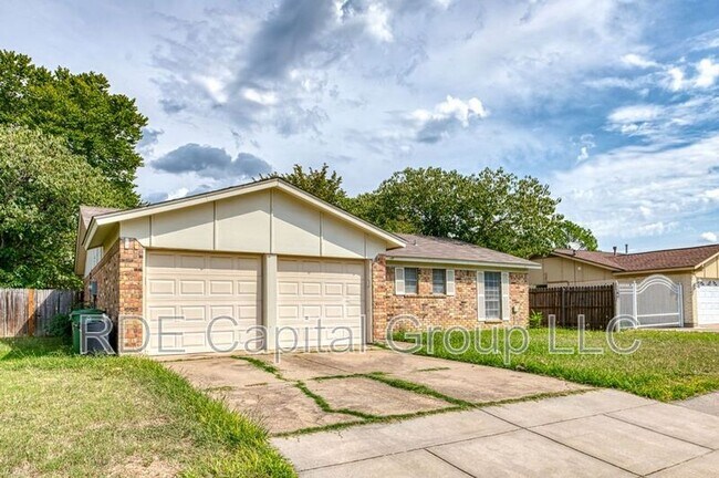 Building Photo - 8013 Emerald Hills Way