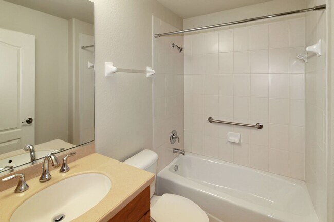 Building Photo - San Lino Annual Condo for Rent