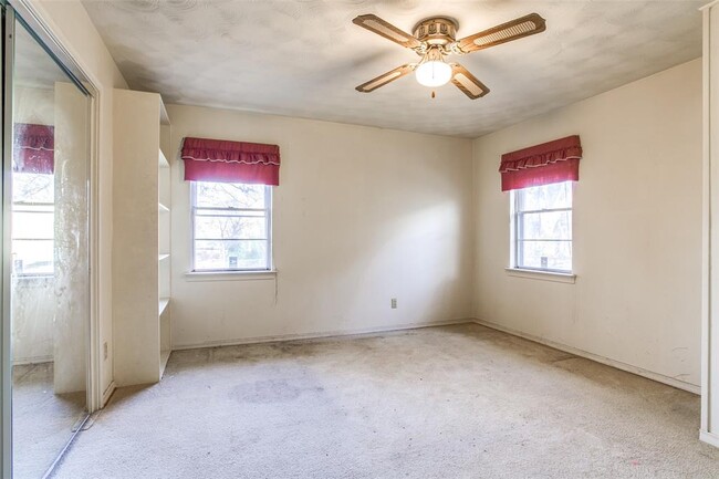 Building Photo - 2473 Highland Rd