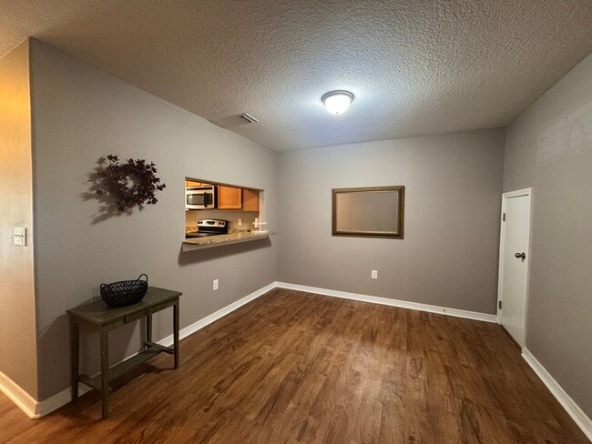 Building Photo - Summerfield Townhome