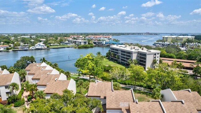 Building Photo - 1700 Cove II Pl