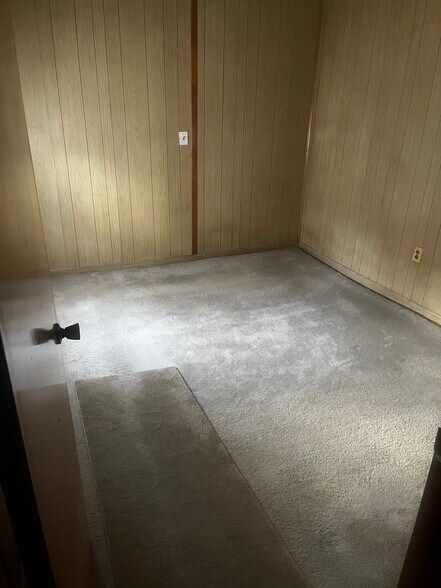 Bedroom - 6967 Main St