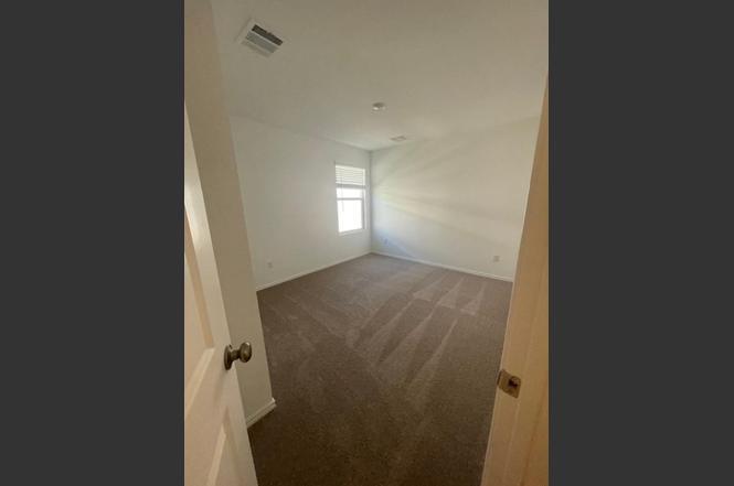 Building Photo - 427 Gabbro Gdns