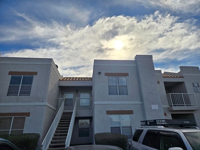 Building Photo - A Fabulous 2 Bedroom upstairs unit near Nellis AFB